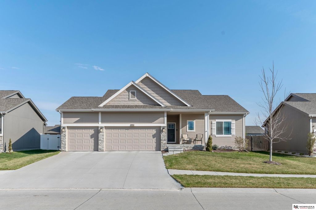 21116 Monroe Street, Elkhorn, NE 68022