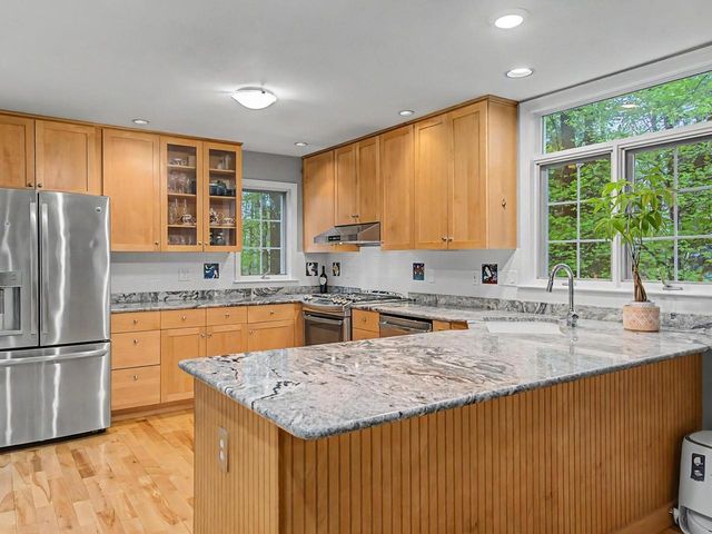 42 Cardinal Way, Shelburne, VT 05482