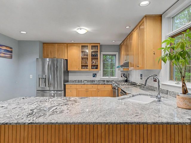 42 Cardinal Way, Shelburne, VT 05482