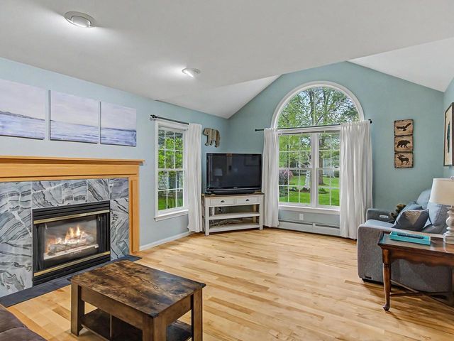 42 Cardinal Way, Shelburne, VT 05482