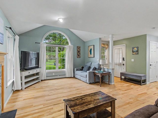 42 Cardinal Way, Shelburne, VT 05482