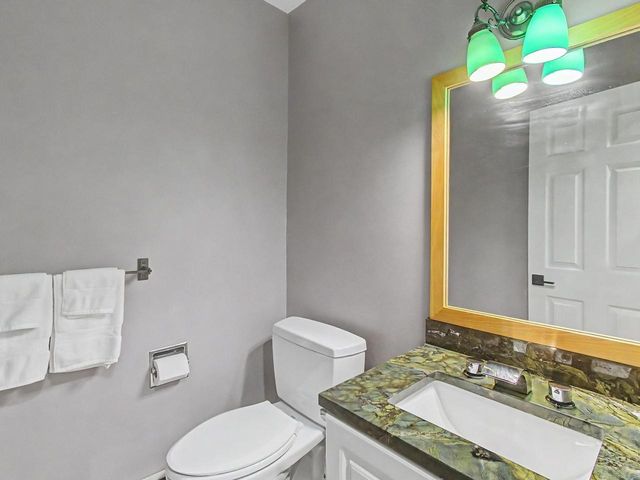 42 Cardinal Way, Shelburne, VT 05482