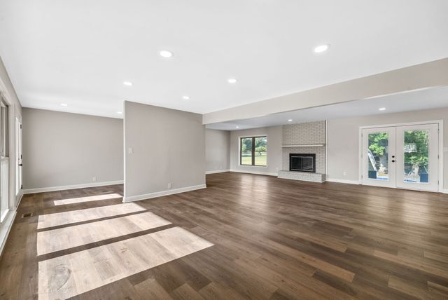 1345 Shallow Lake Cir, Hopkinsville, KY 42240