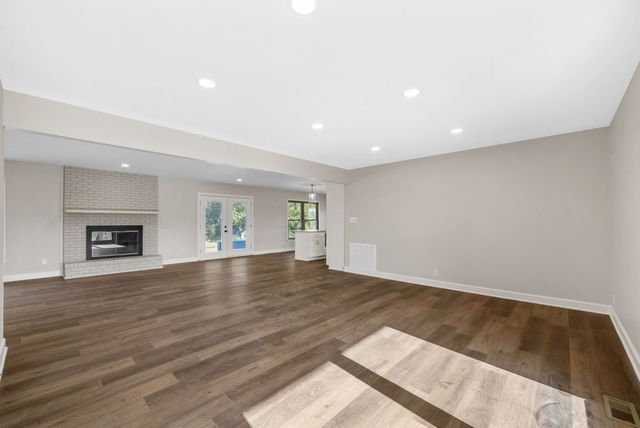 1345 Shallow Lake Cir, Hopkinsville, KY 42240