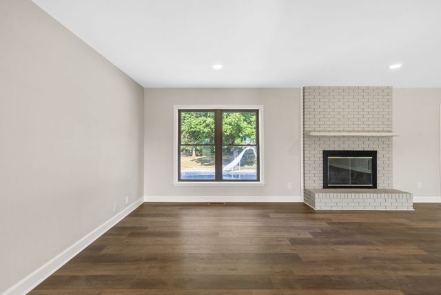 1345 Shallow Lake Cir, Hopkinsville, KY 42240