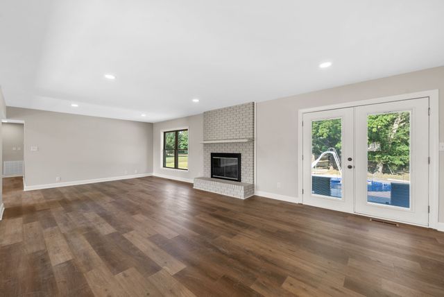 1345 Shallow Lake Cir, Hopkinsville, KY 42240