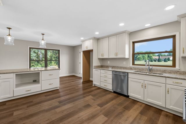 1345 Shallow Lake Cir, Hopkinsville, KY 42240