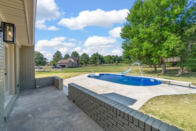 1345 Shallow Lake Cir, Hopkinsville, KY 42240