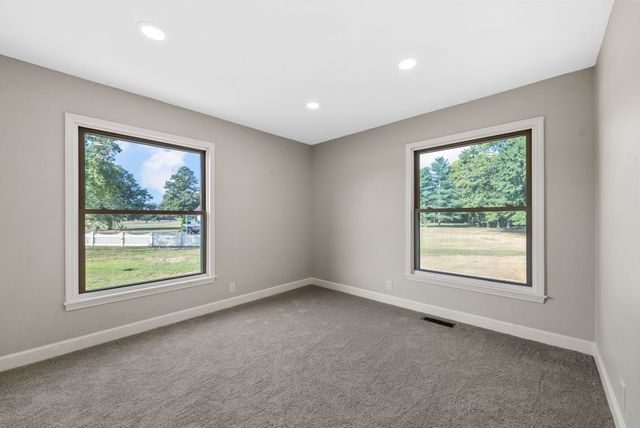 1345 Shallow Lake Cir, Hopkinsville, KY 42240