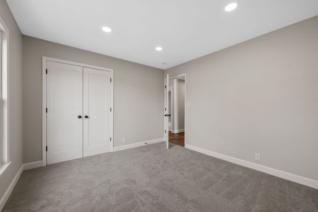 1345 Shallow Lake Cir, Hopkinsville, KY 42240