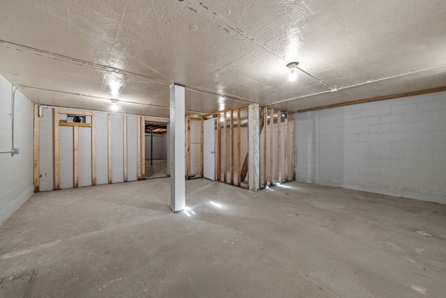 1345 Shallow Lake Cir, Hopkinsville, KY 42240