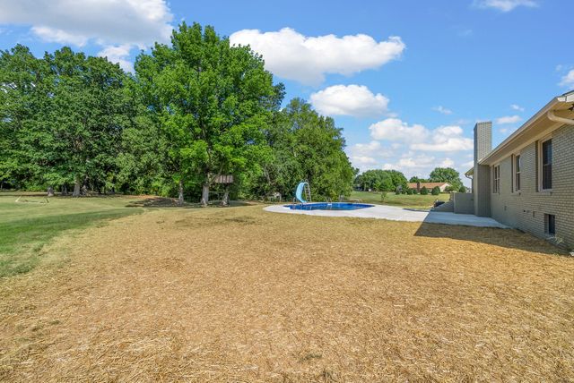 1345 Shallow Lake Cir, Hopkinsville, KY 42240