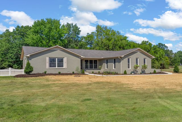1345 Shallow Lake Cir, Hopkinsville, KY 42240