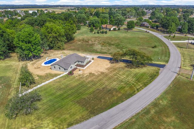 1345 Shallow Lake Cir, Hopkinsville, KY 42240