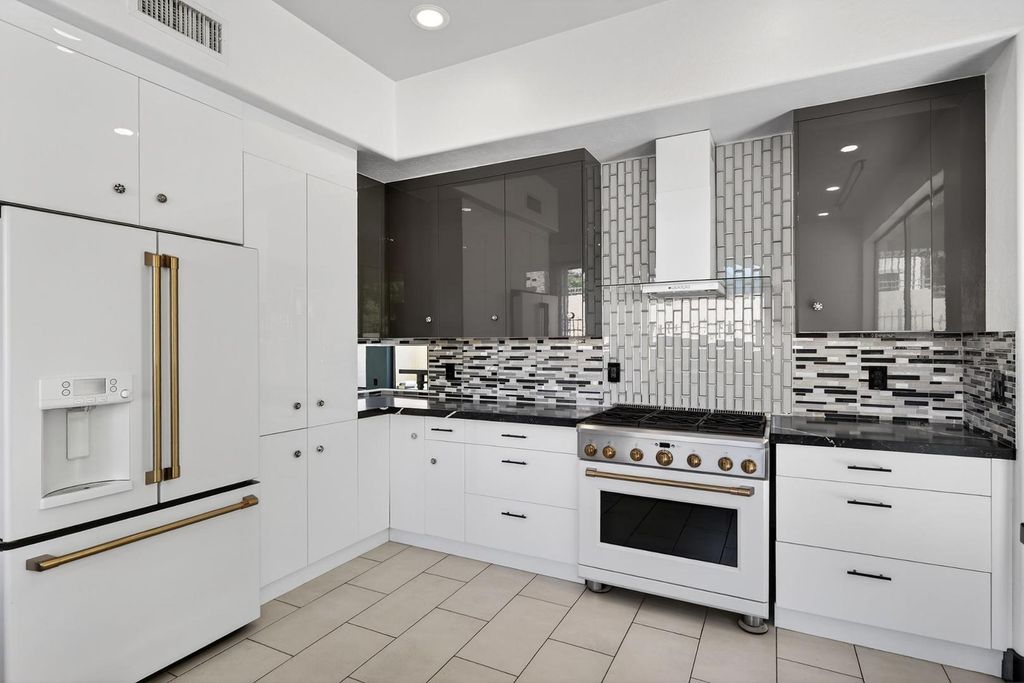 6932 E Pearl Street, Mesa, AZ 85207