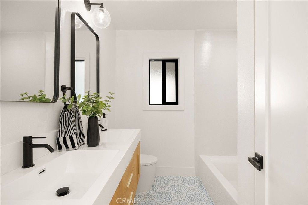 Image 10 of property listing at 5856 Halbrent Avenue, Sherman Oaks, CA 91411