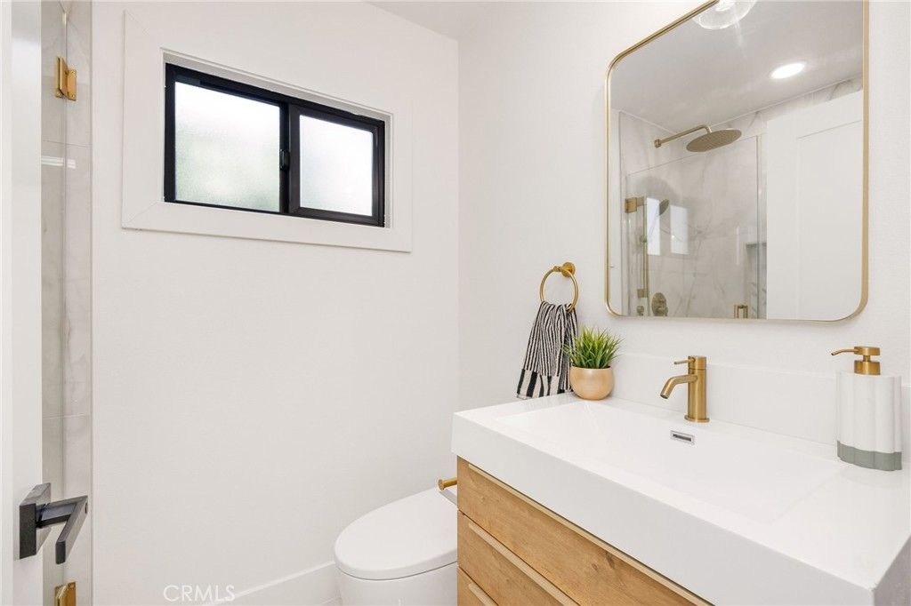 Image 14 of property listing at 5856 Halbrent Avenue, Sherman Oaks, CA 91411