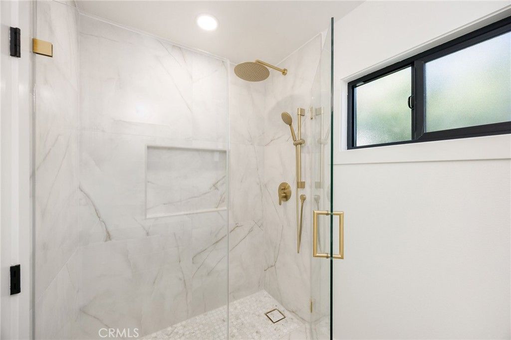Image 15 of property listing at 5856 Halbrent Avenue, Sherman Oaks, CA 91411