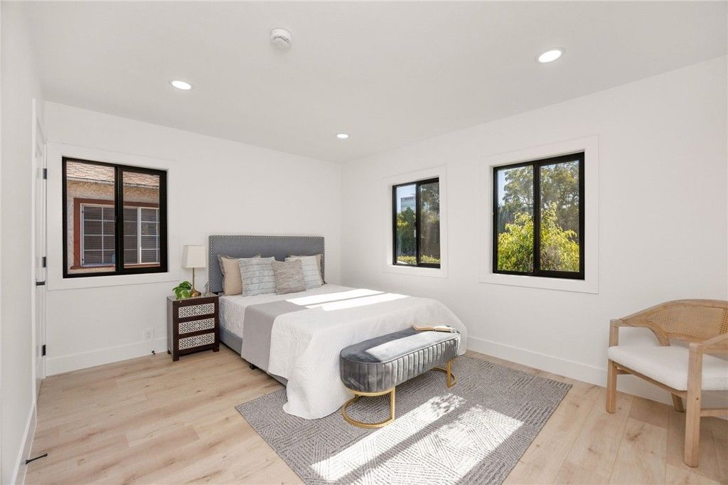 Image 17 of property listing at 5856 Halbrent Avenue, Sherman Oaks, CA 91411