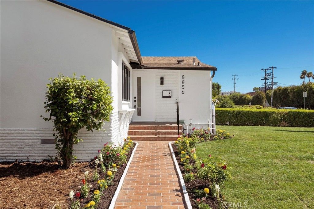 Image 2 of property listing at 5856 Halbrent Avenue, Sherman Oaks, CA 91411