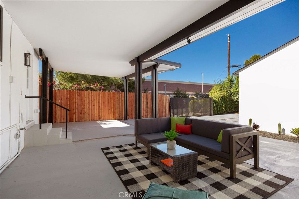 Image 20 of property listing at 5856 Halbrent Avenue, Sherman Oaks, CA 91411