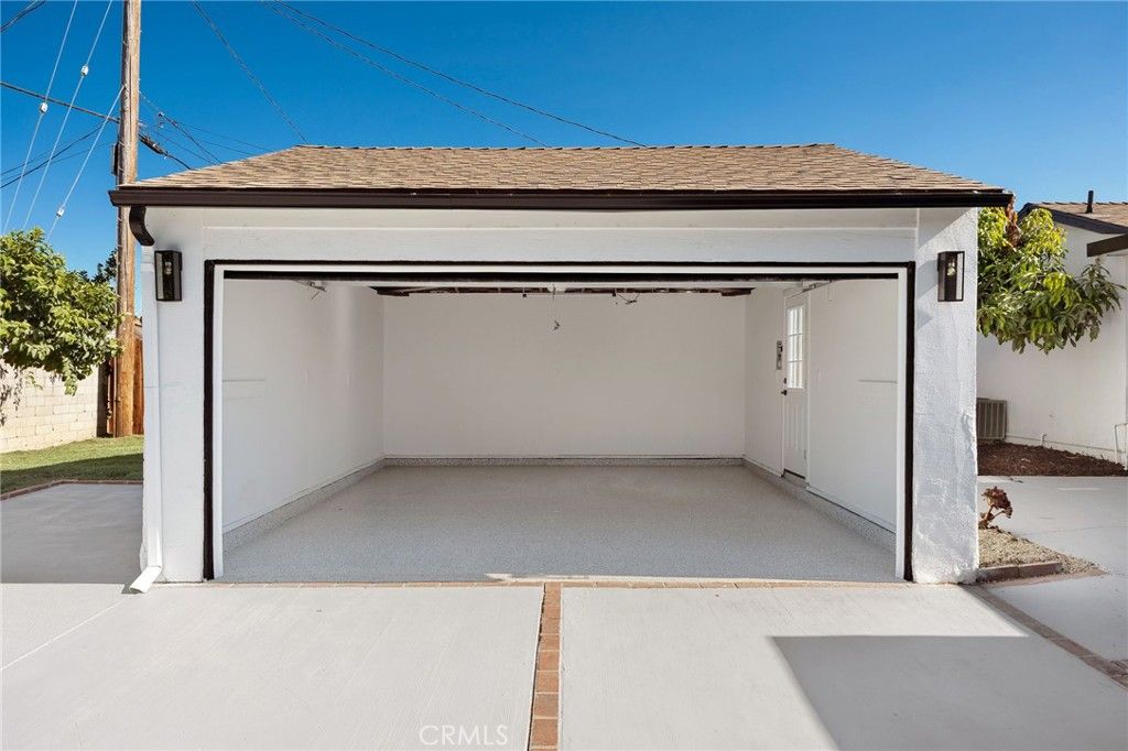 Image 21 of property listing at 5856 Halbrent Avenue, Sherman Oaks, CA 91411