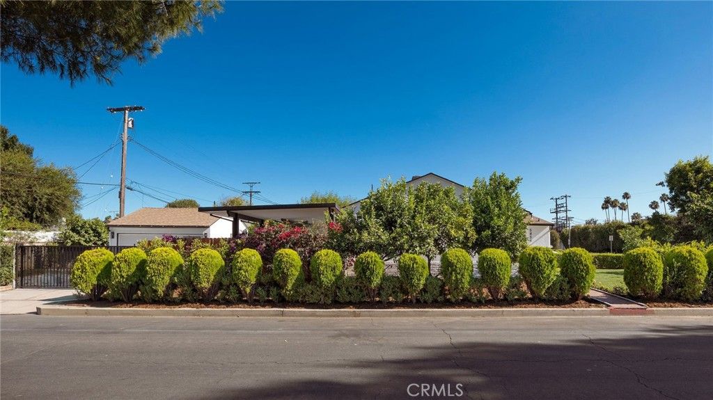Image 23 of property listing at 5856 Halbrent Avenue, Sherman Oaks, CA 91411