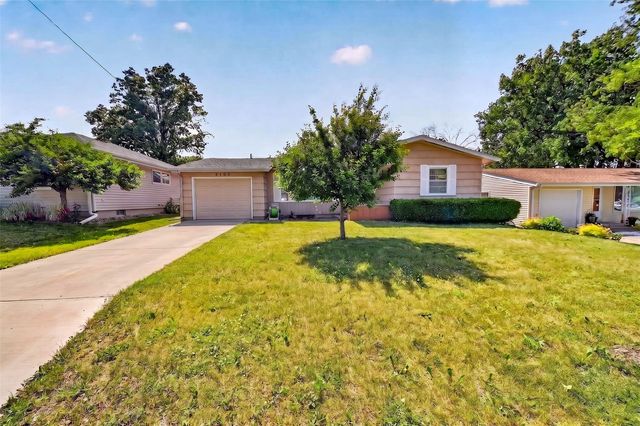 3105 Kenridge Terrace NE, Cedar Rapids, IA 52402