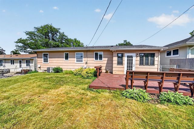 3105 Kenridge Terrace NE, Cedar Rapids, IA 52402