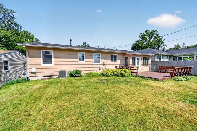 3105 Kenridge Terrace NE, Cedar Rapids, IA 52402