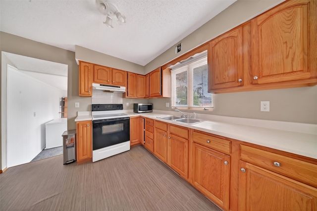 3105 Kenridge Terrace NE, Cedar Rapids, IA 52402