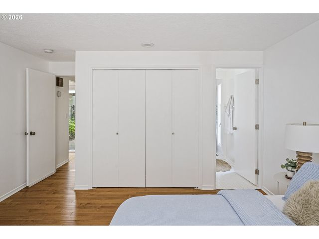 6090 Sw 68TH Ct, Portland, OR 97223