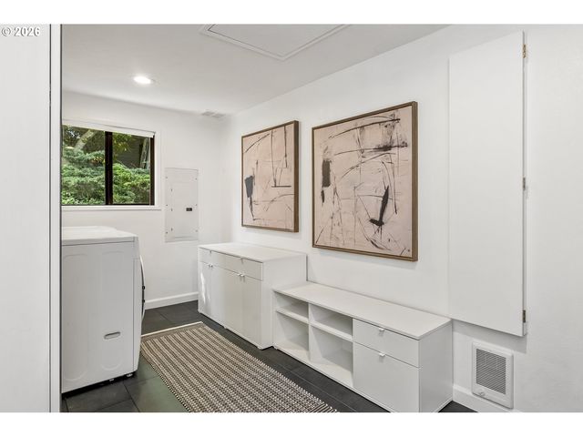 6090 Sw 68TH Ct, Portland, OR 97223