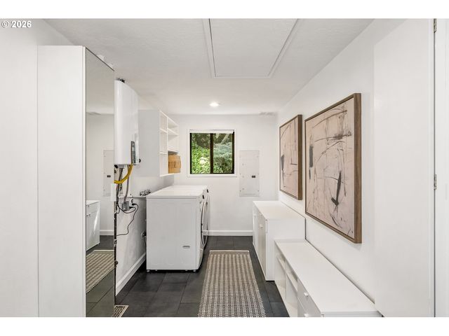 6090 Sw 68TH Ct, Portland, OR 97223