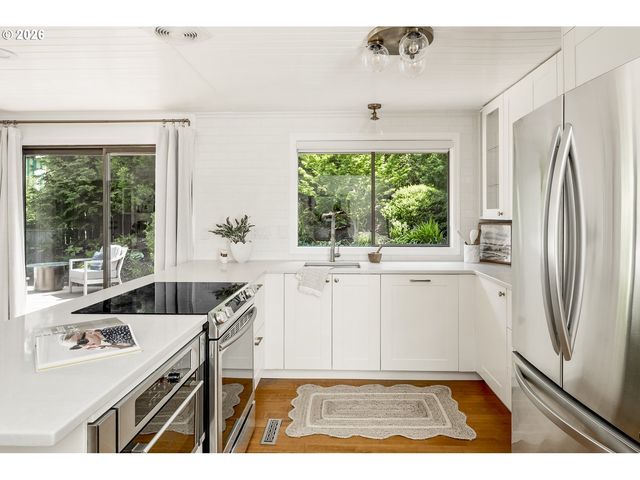 6090 Sw 68TH Ct, Portland, OR 97223