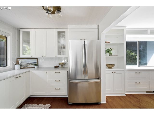 6090 Sw 68TH Ct, Portland, OR 97223