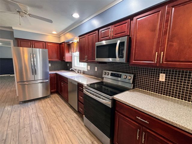2708 PATIO Drive, Erie, PA 16506
