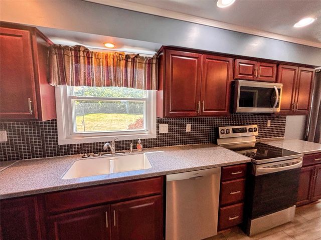2708 PATIO Drive, Erie, PA 16506