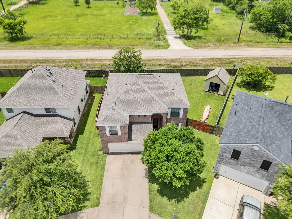 5302 Rio Ramos Street, Rosharon, TX 77583