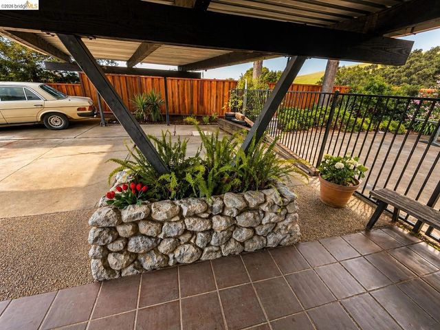 5284 Camino Alta Mira, Castro Valley, CA 94546