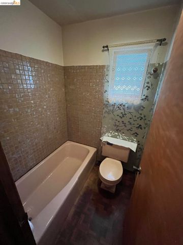 5284 Camino Alta Mira, Castro Valley, CA 94546