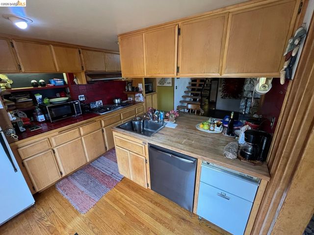 5284 Camino Alta Mira, Castro Valley, CA 94546