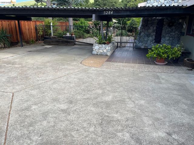 5284 Camino Alta Mira, Castro Valley, CA 94546