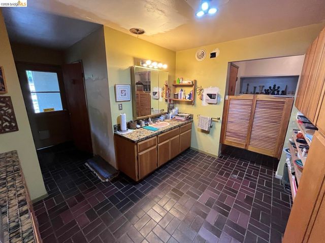 5284 Camino Alta Mira, Castro Valley, CA 94546