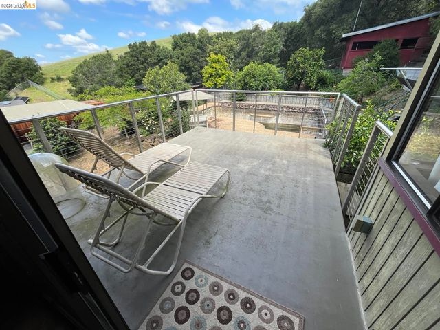 5284 Camino Alta Mira, Castro Valley, CA 94546