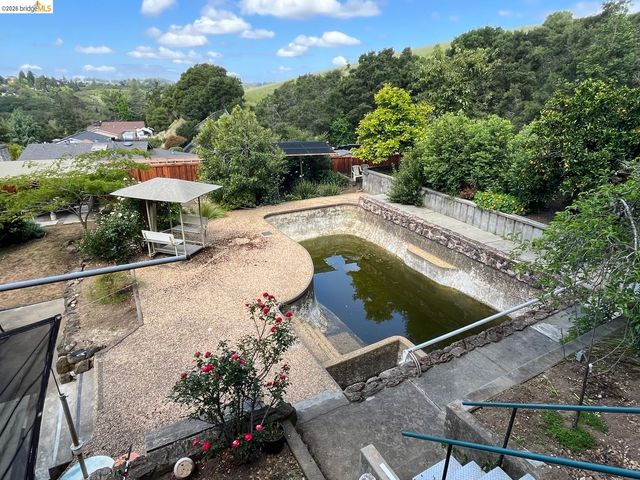 5284 Camino Alta Mira, Castro Valley, CA 94546
