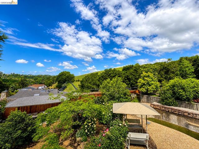 5284 Camino Alta Mira, Castro Valley, CA 94546
