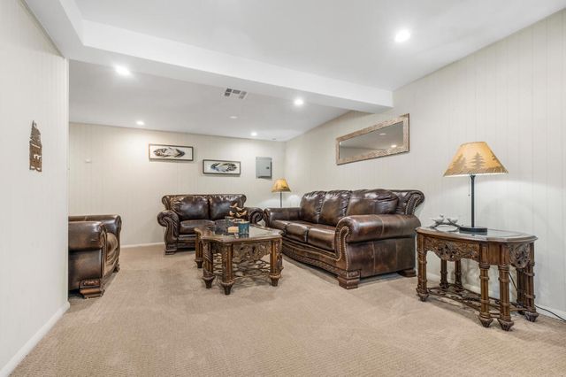 195 Elgin Road, Big Bear, CA 92315