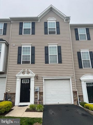 905 SUSAN CIR, North Wales, PA 19454