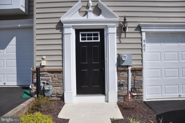 905 SUSAN CIR, North Wales, PA 19454